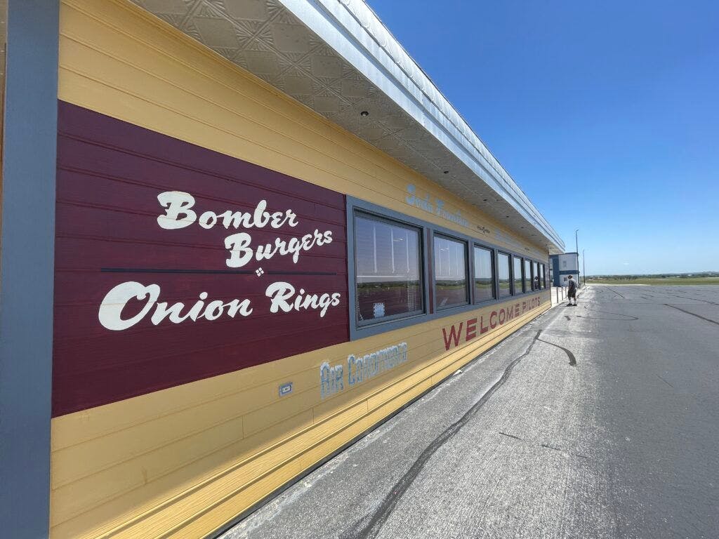 the-airport-diner-011