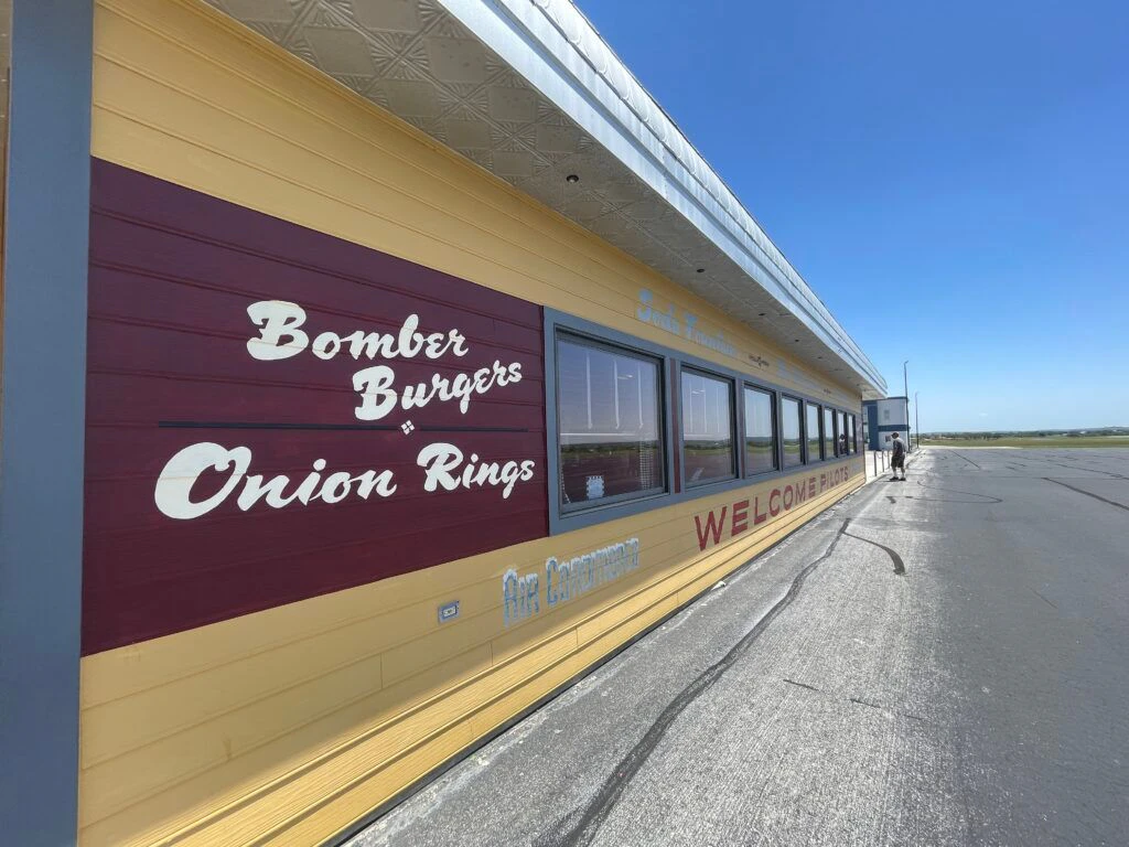 the-airport-diner-011