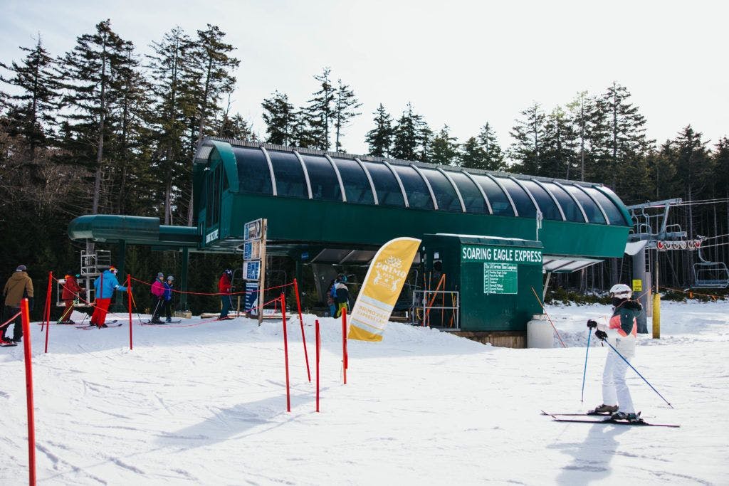 skiing-and-snowboarding-on-snowshoe-mountain-018