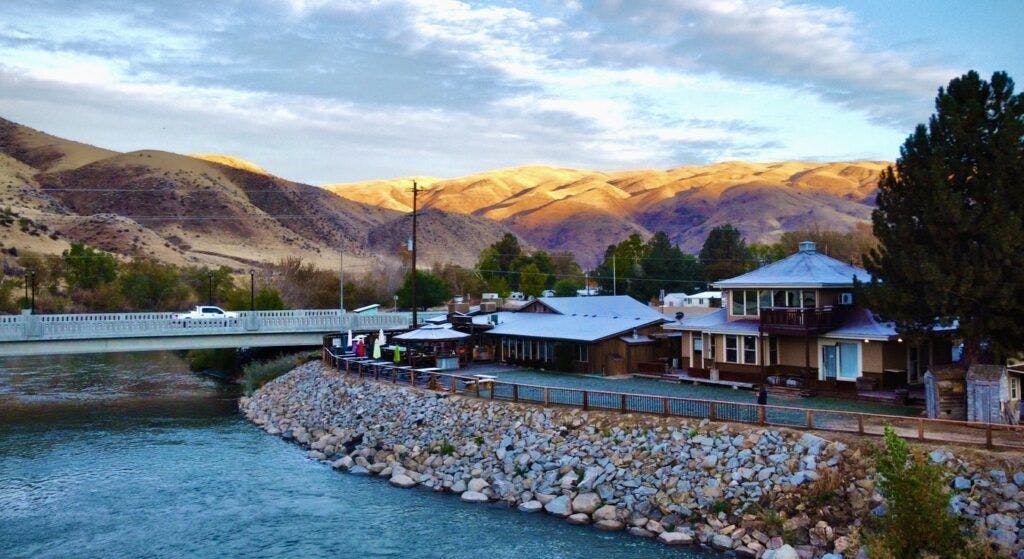 Locking Horns Riverside Restaurant