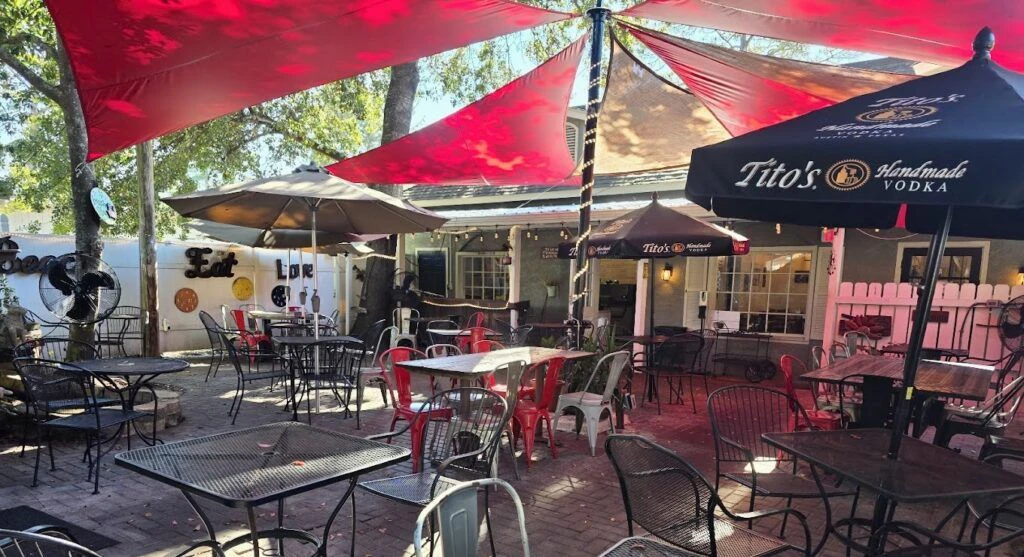 a-lowcountry-backyard-restaurant-001