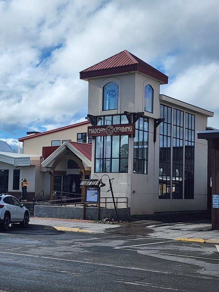 Madison Crossing Lounge