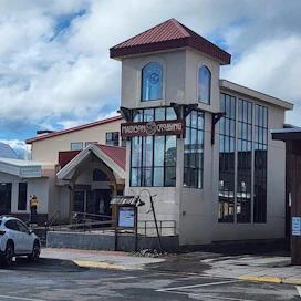 Madison Crossing Lounge