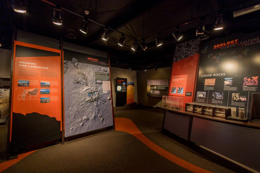 lava-butte-and-lands-visitor-center-004
