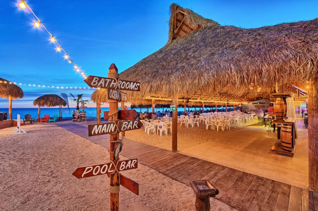 manny-s-beach-club-002