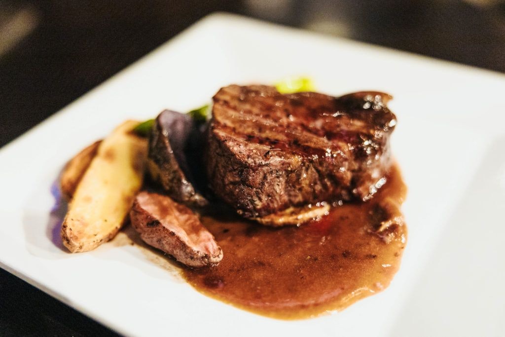 tuque-s-bar-and-grill-018