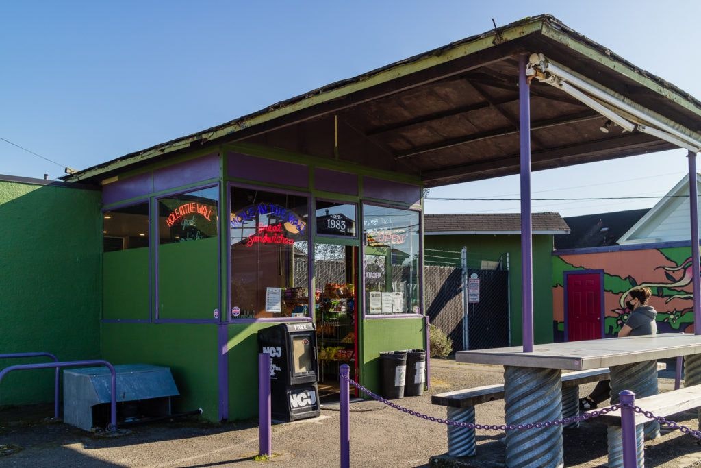 hole-in-the-wall-great-sandwiches-017