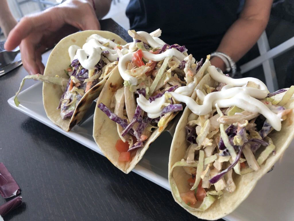 boathouse-lakeside-bar-and-grill-003