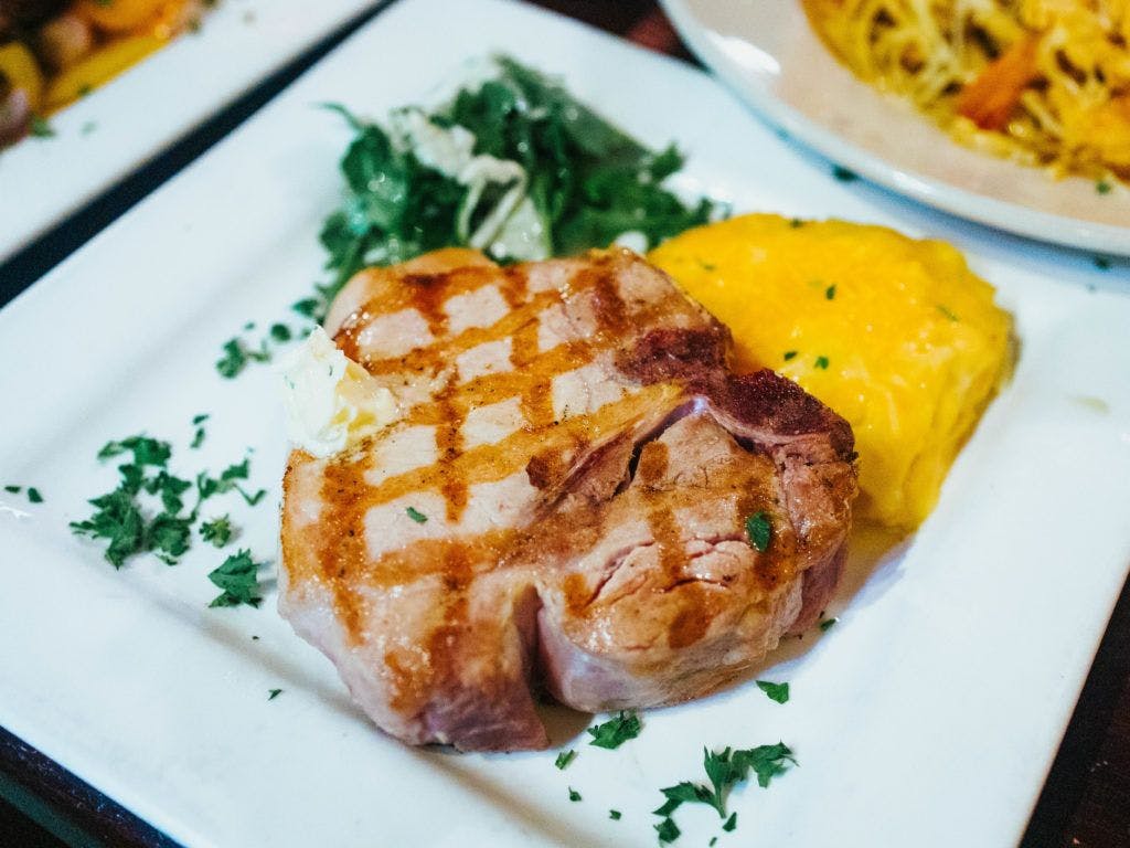 the-golden-goose-american-grill-002