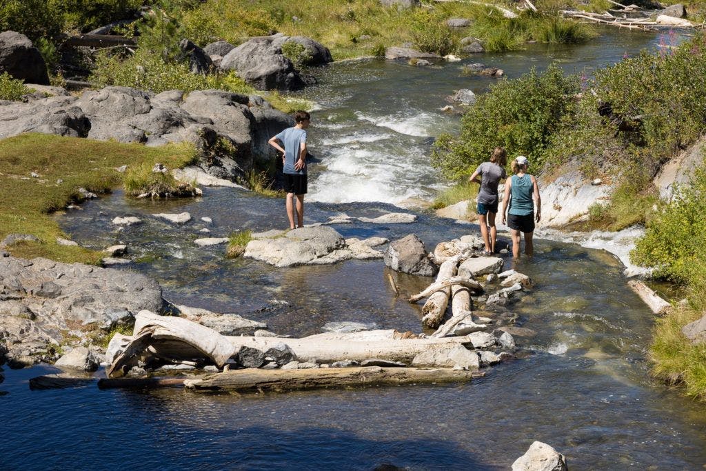 natural-water-slides-hike-and-paulina-plunge-tour-004