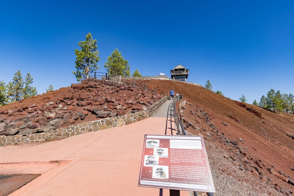 lava-butte-and-lands-visitor-center-046