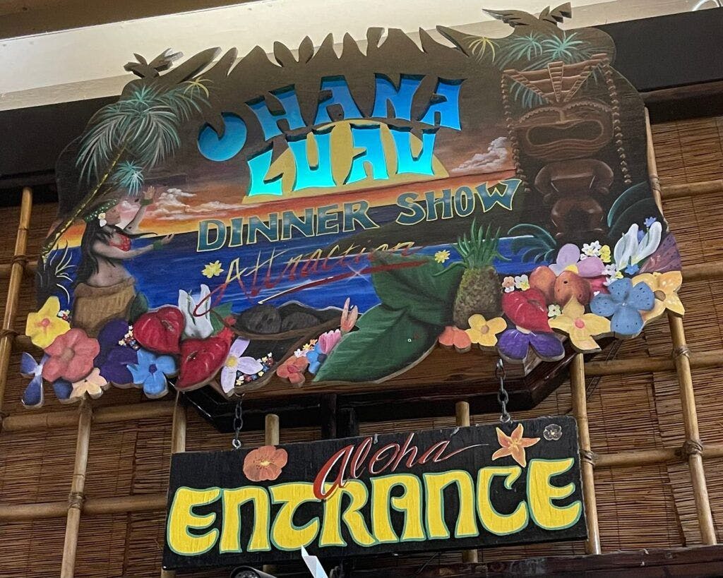 polynesian-fire-luau-and-dinner-show-001