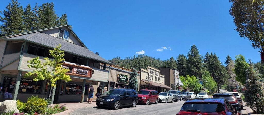 the-village-shops-and-courtyard-002