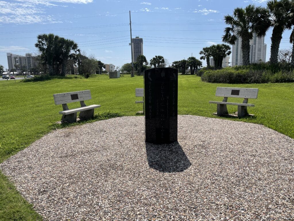 queen-isabella-memorial-park-003