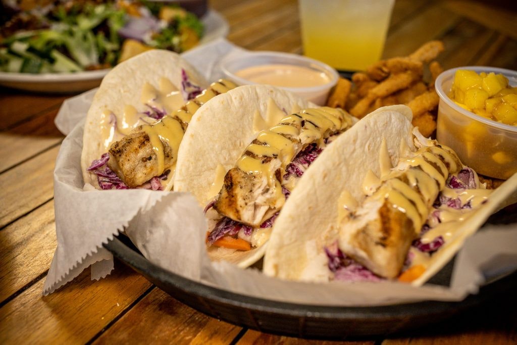 mango-s-bar-and-grill-003