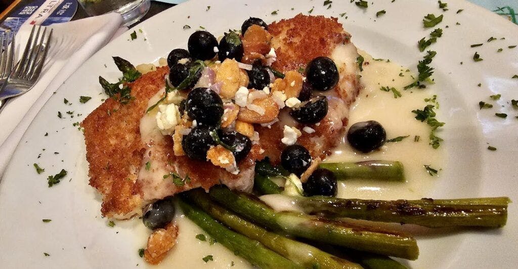 amos-mosquito-s-restaurant-002