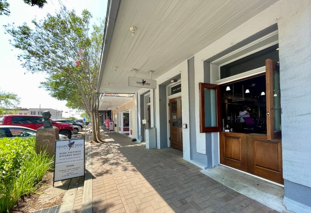 grape-creek-on-the-square-tasting-room-001