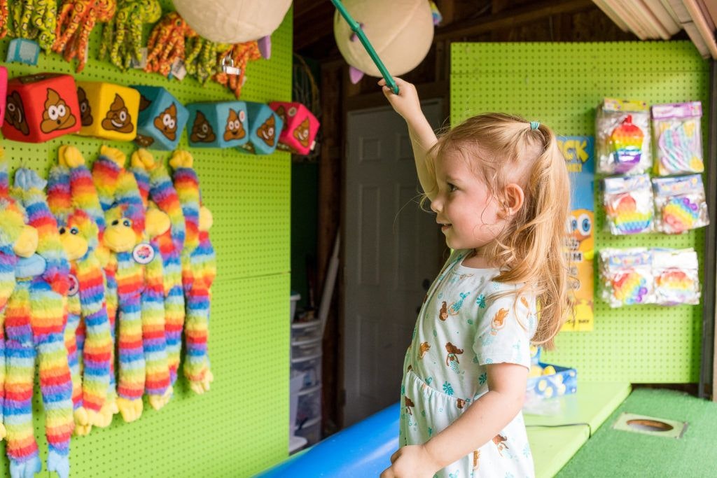 the-lucky-duck-entertainment-center-001