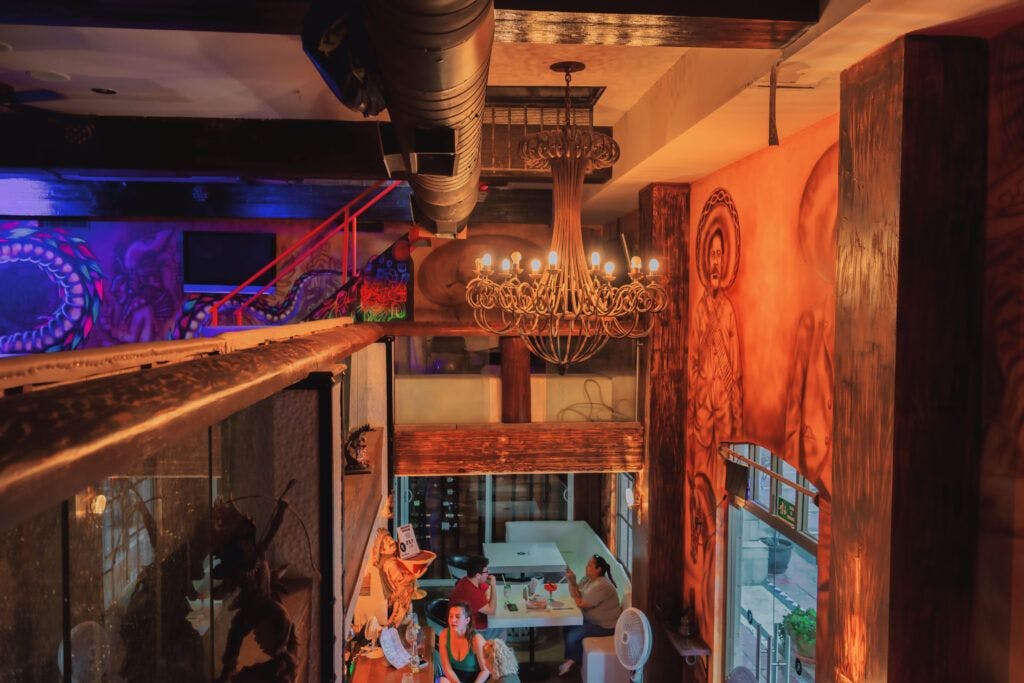 emiliano-s-sport-bar-021