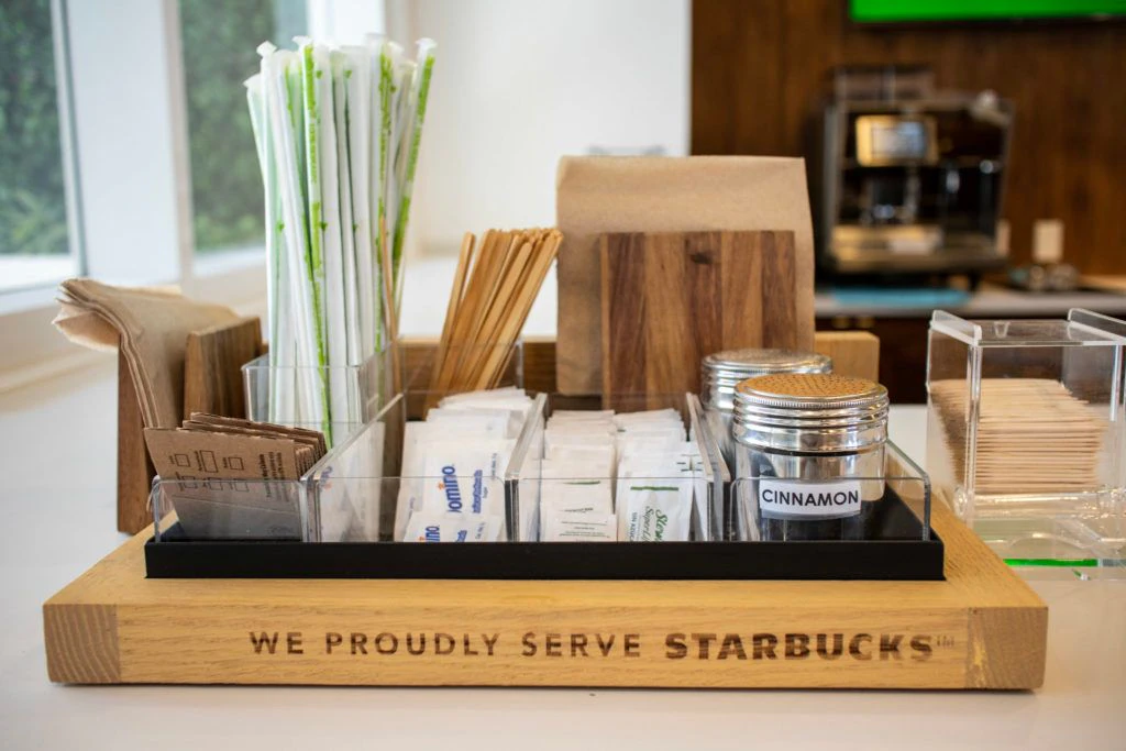 blue-palm-cafe-encantame-towers-016