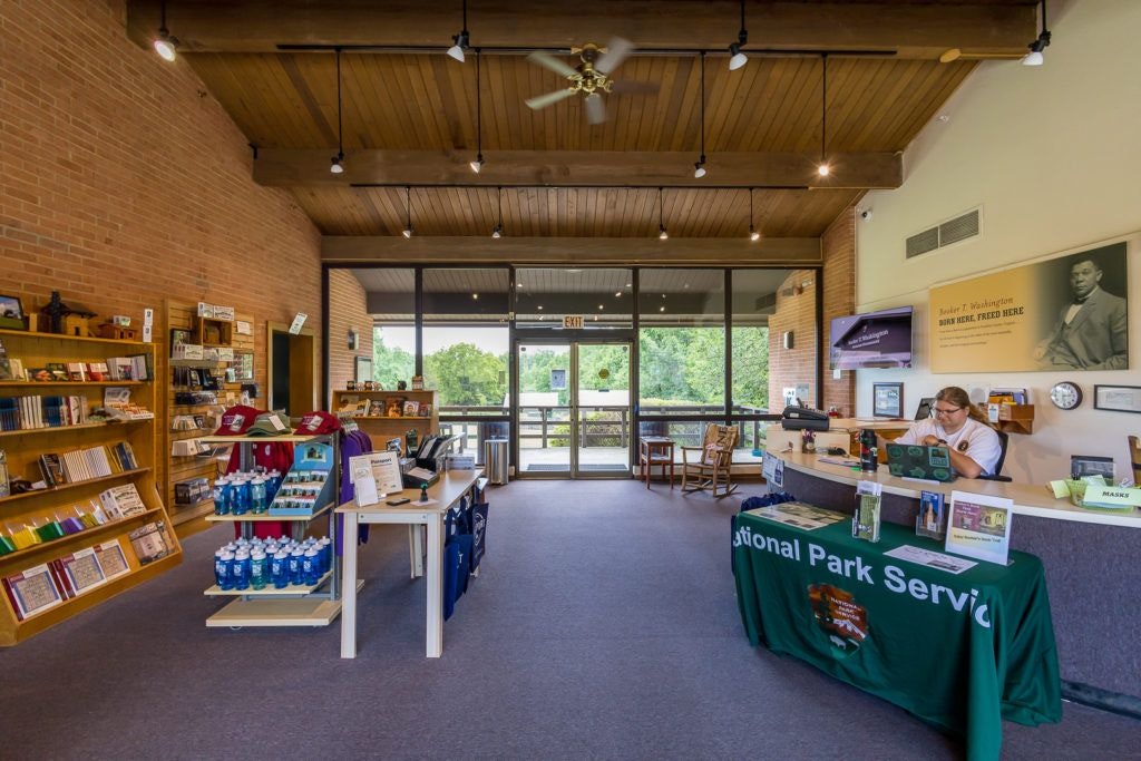 booker-t-washington-monument-033