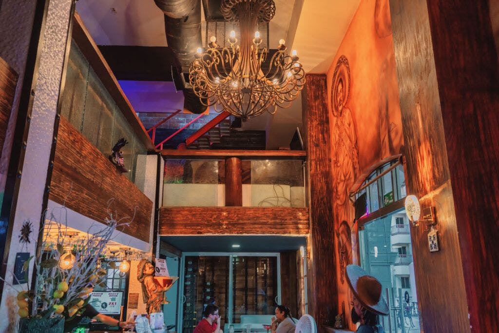 emiliano-s-sport-bar-030