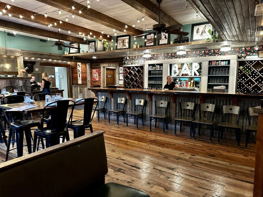 last-chair-kitchen-and-bar-004