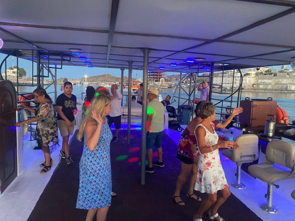 senorita-rita-sunset-cruise-035