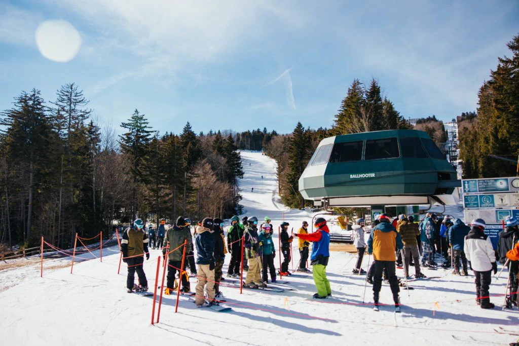 skiing-and-snowboarding-on-snowshoe-mountain-001
