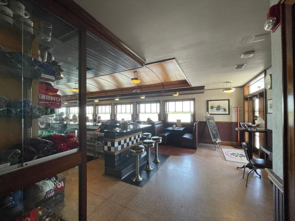 the-airport-diner-008