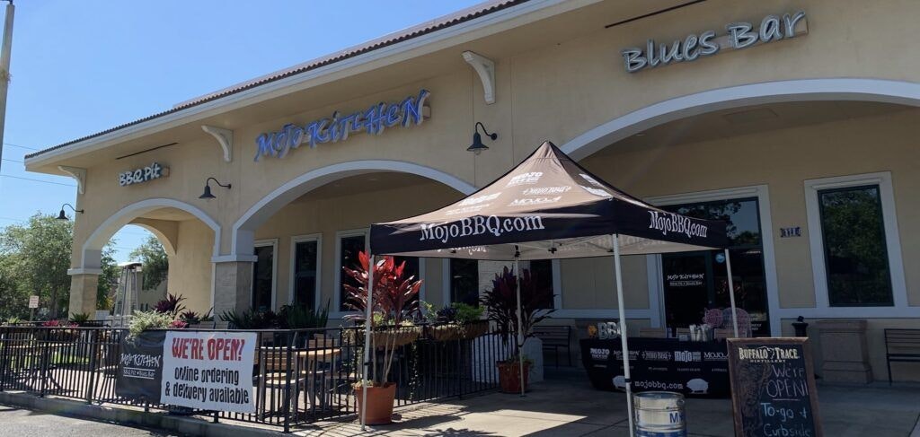 mojo-kitchen-bbq-pit-and-blues-bar-001