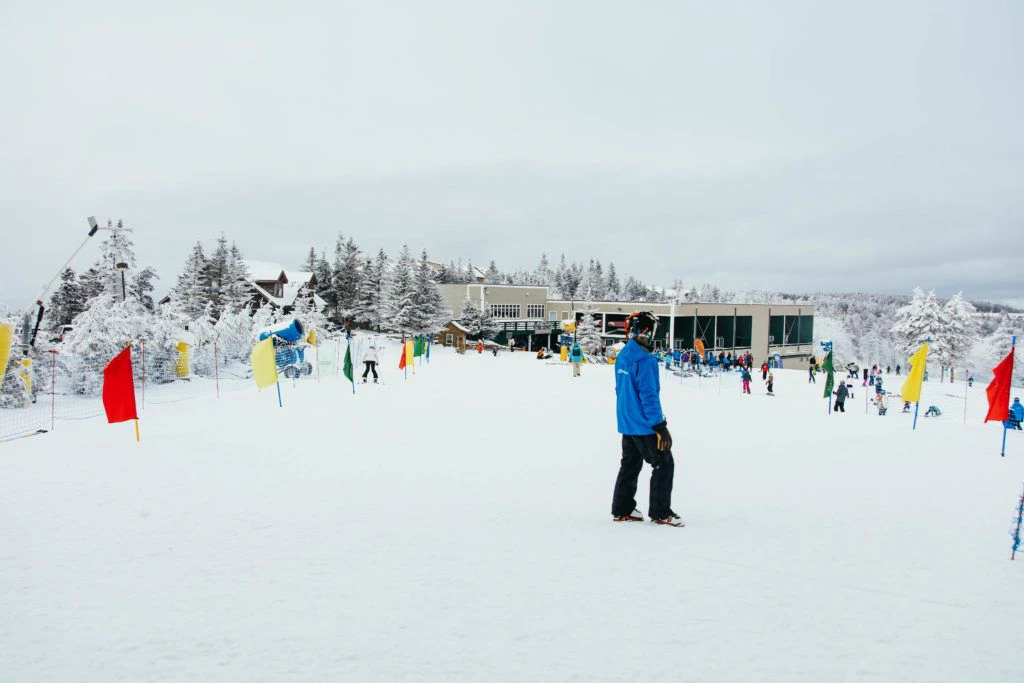 skiing-and-snowboarding-on-snowshoe-mountain-005