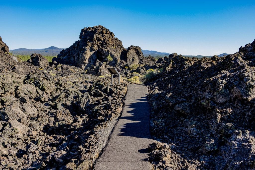 lava-butte-and-lands-visitor-center-018