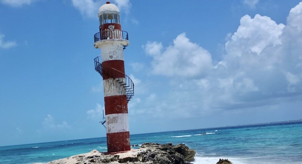 punta-cancun-lighthouse-001