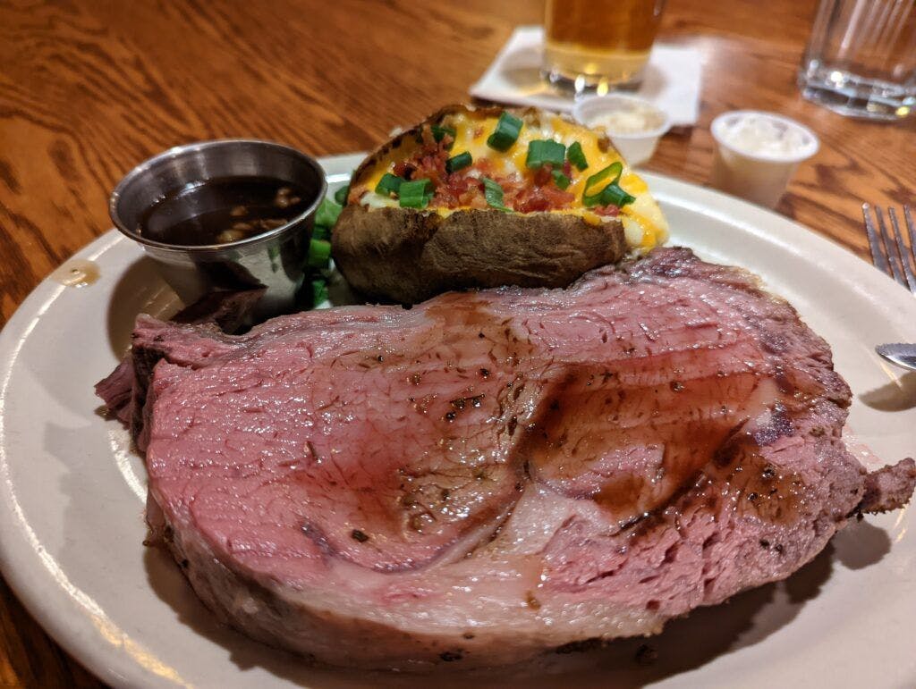 cattlemens-steakhouse-lounge-002