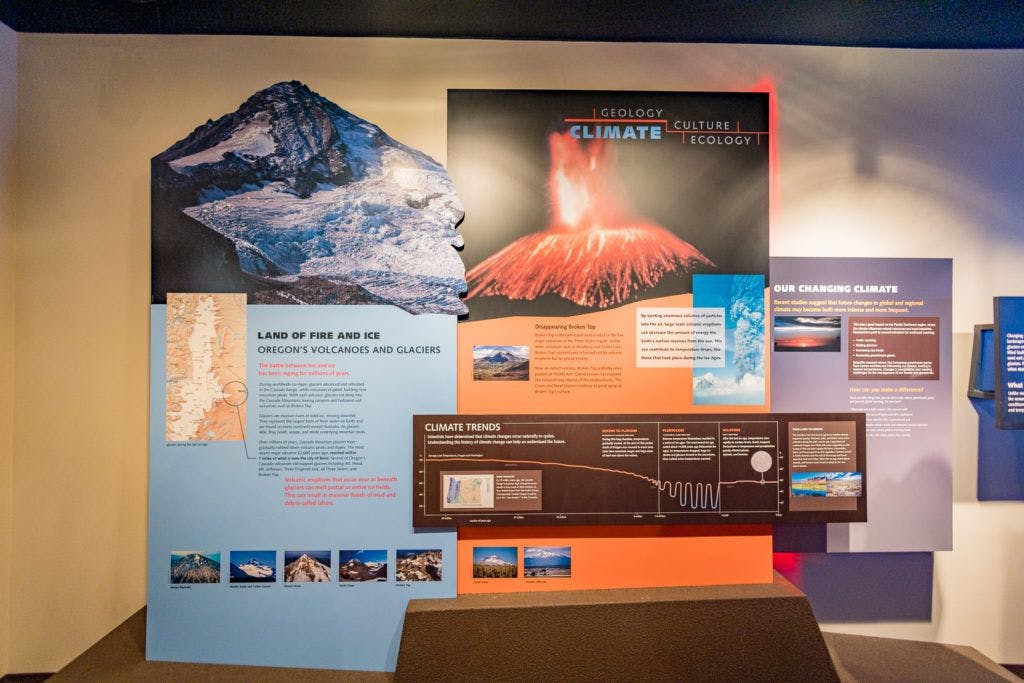lava-butte-and-lands-visitor-center-006