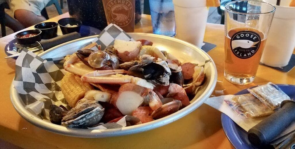 castaways-raw-bar-and-grill-002