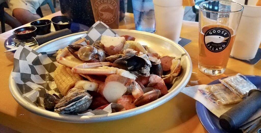 castaways-raw-bar-and-grill-002