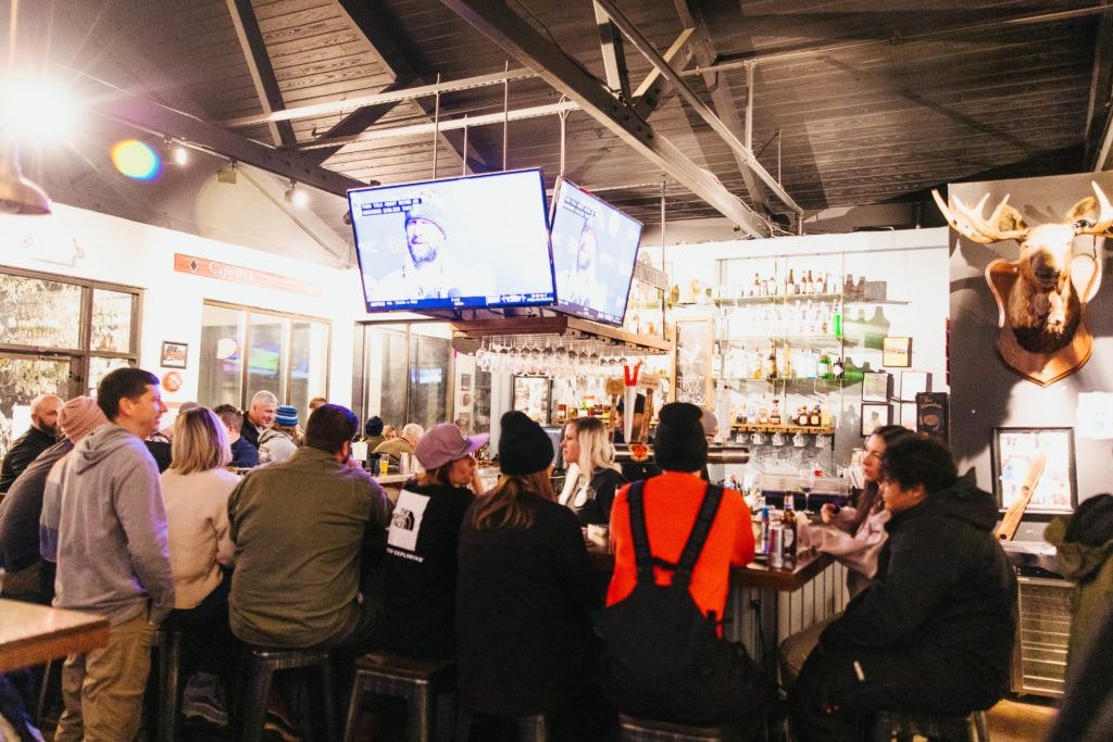 tuque-s-bar-and-grill-004