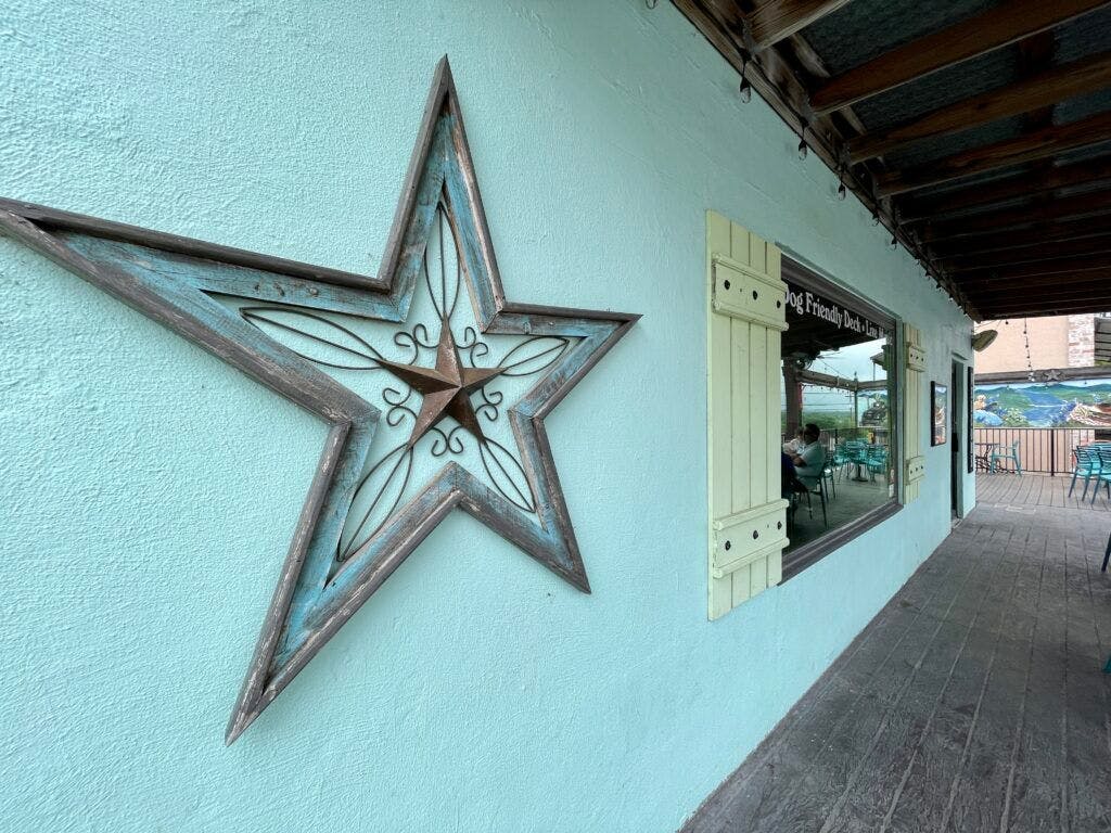 rae-s-rbar-and-grill-012