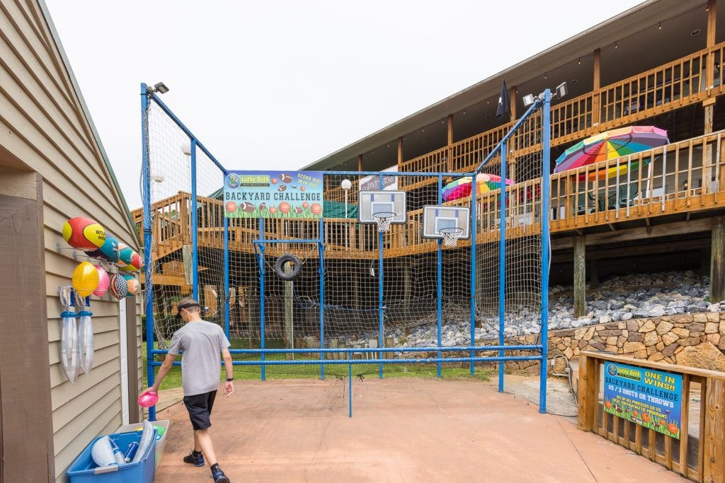 the-lucky-duck-entertainment-center-013