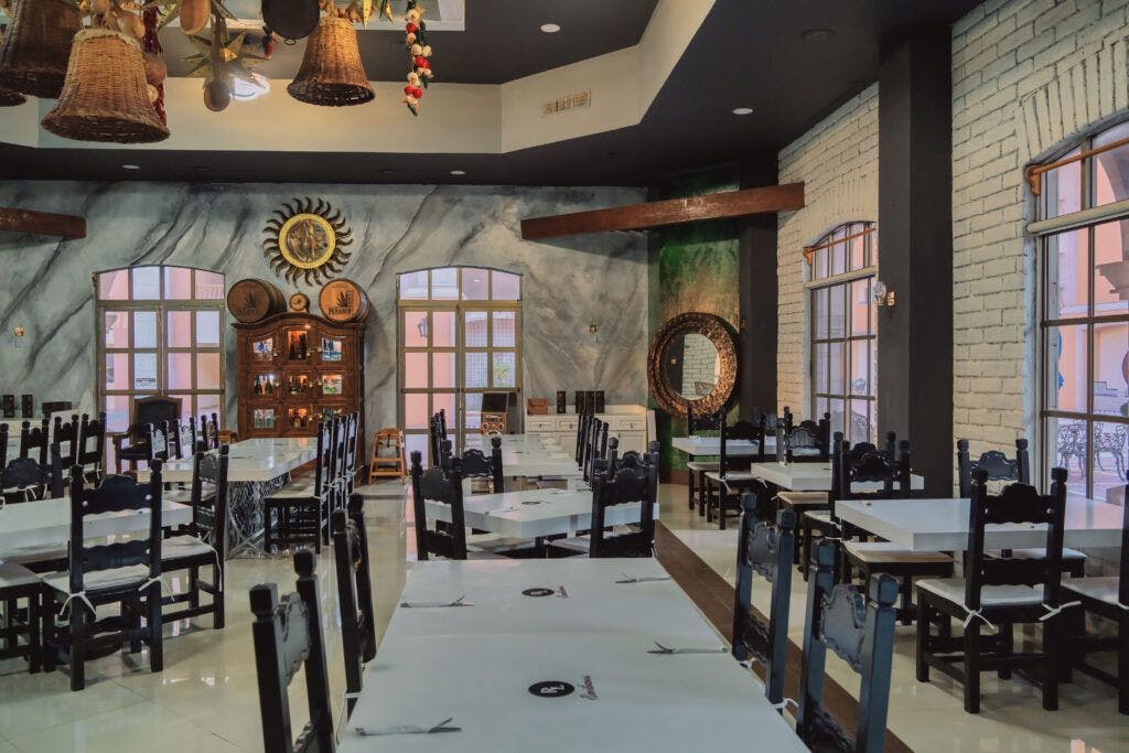 emiliano-s-sport-bar-023