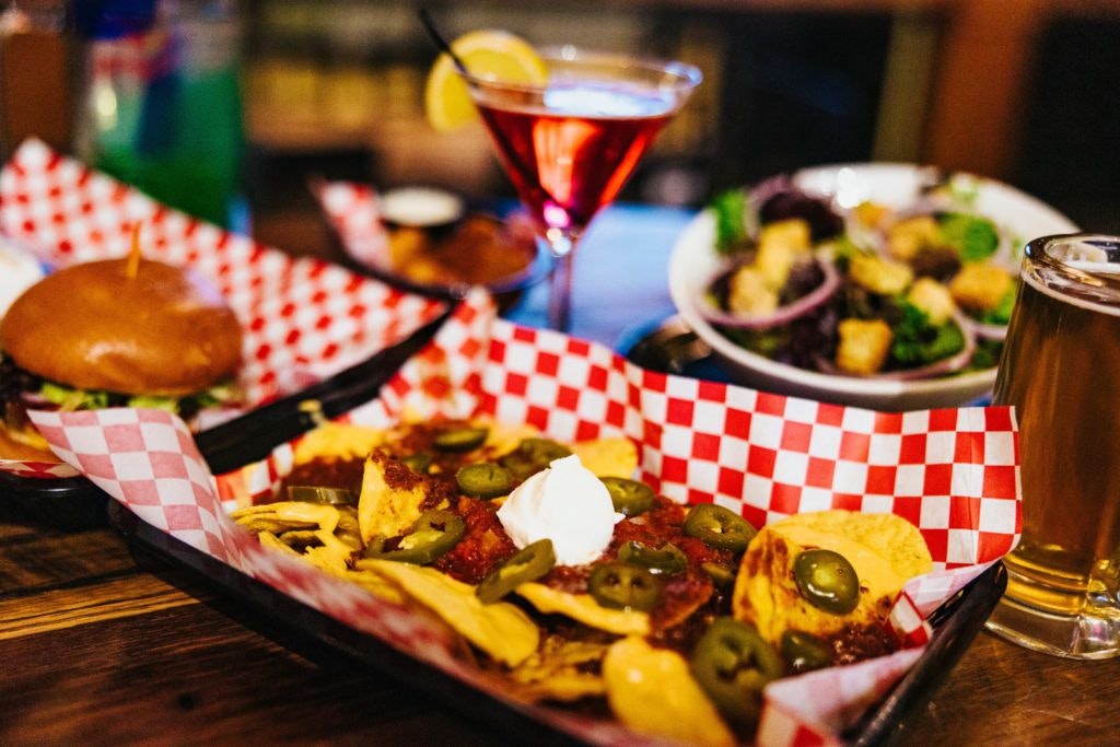 the-locker-room-sports-bar-002