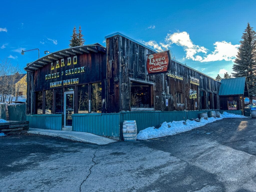 lardos-grill-and-saloon-001