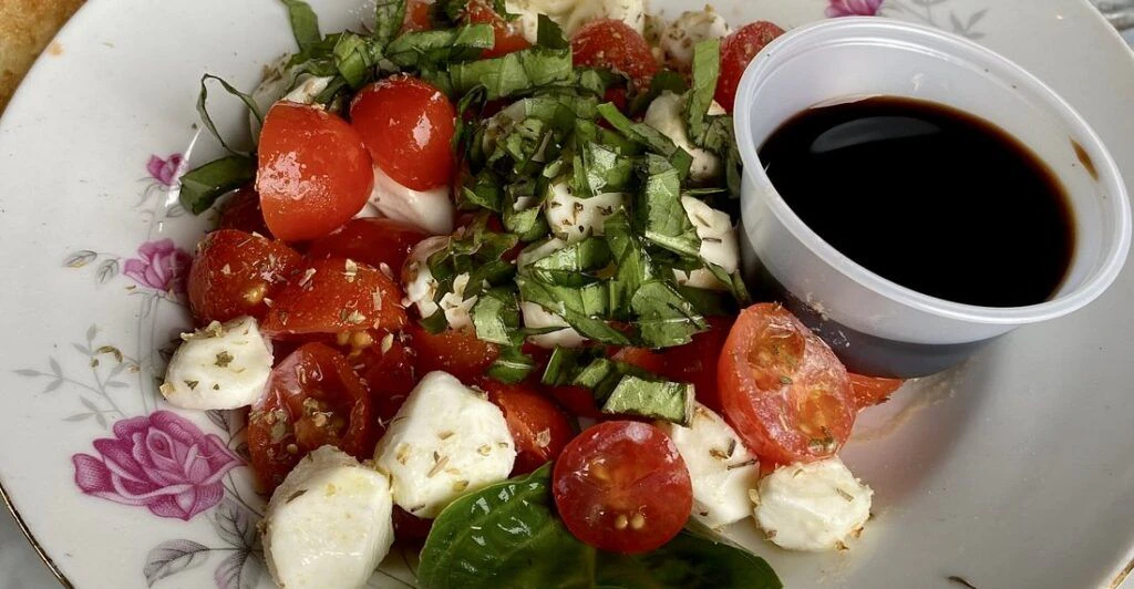 hardheads-icehouse-grill-002