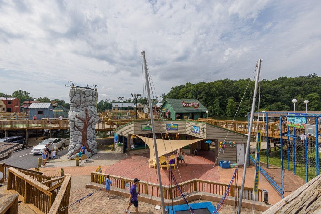 the-lucky-duck-entertainment-center-005