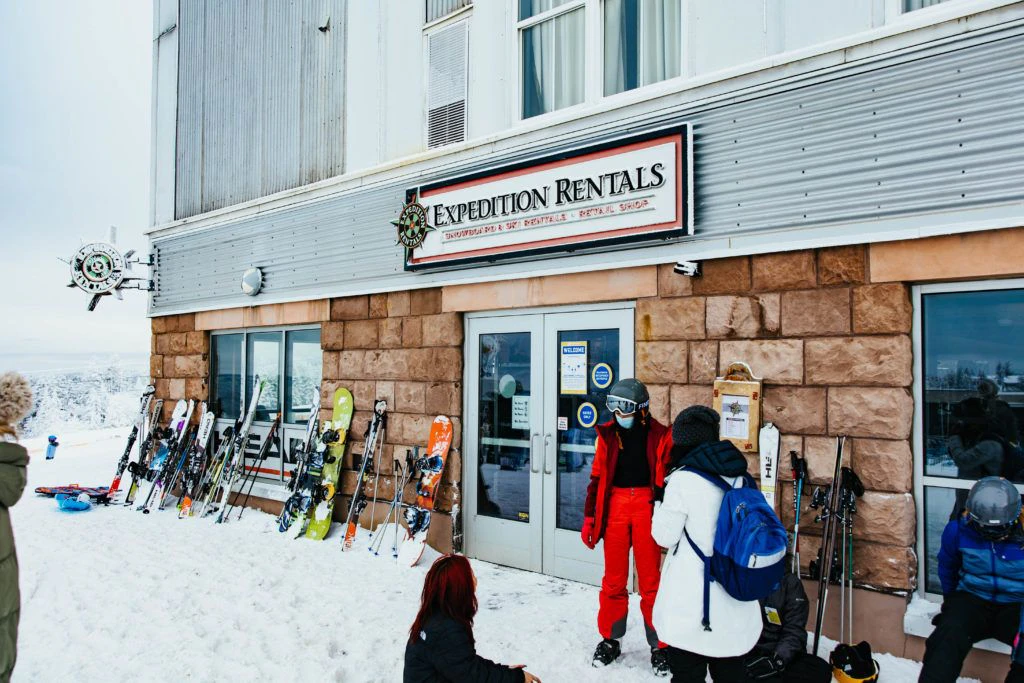 expedition-stations-rentals-and-ski-school-004