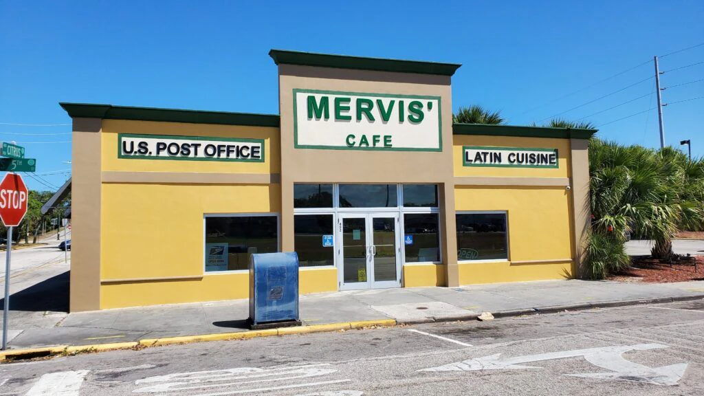 mervis-cafe-001