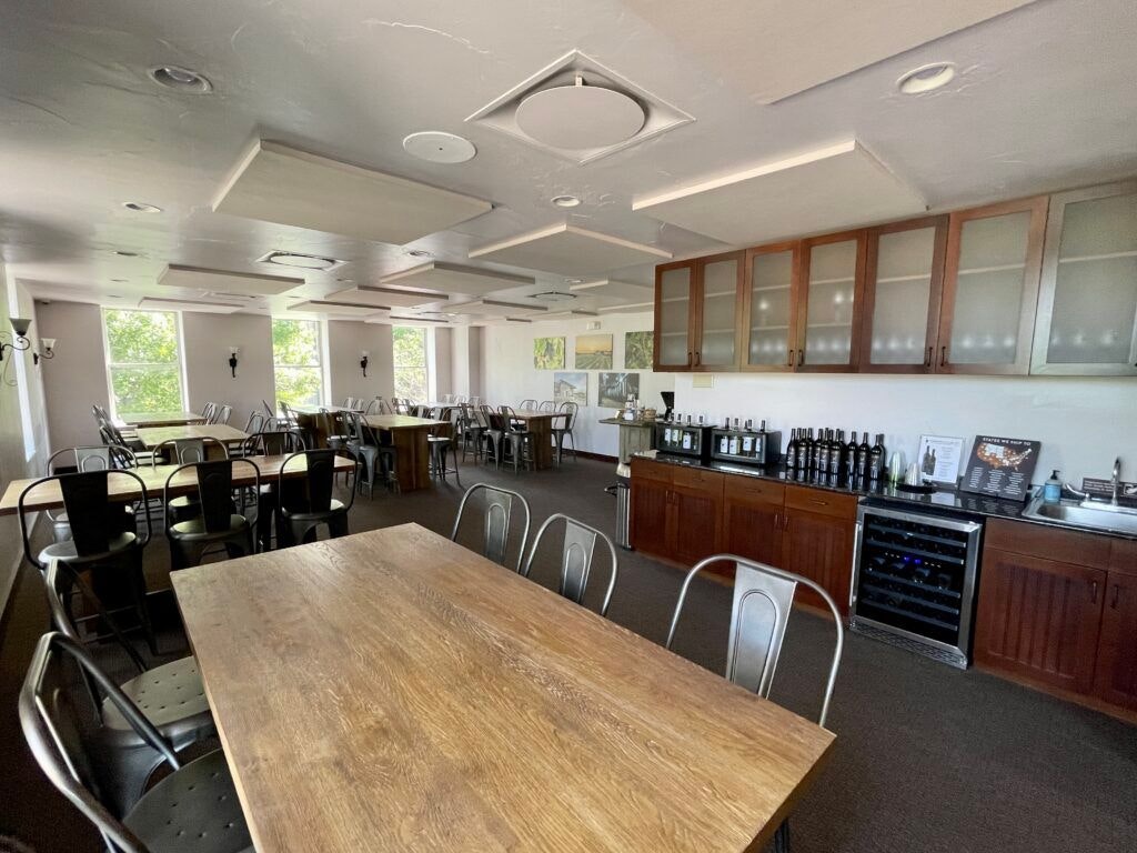 grape-creek-on-the-square-tasting-room-008