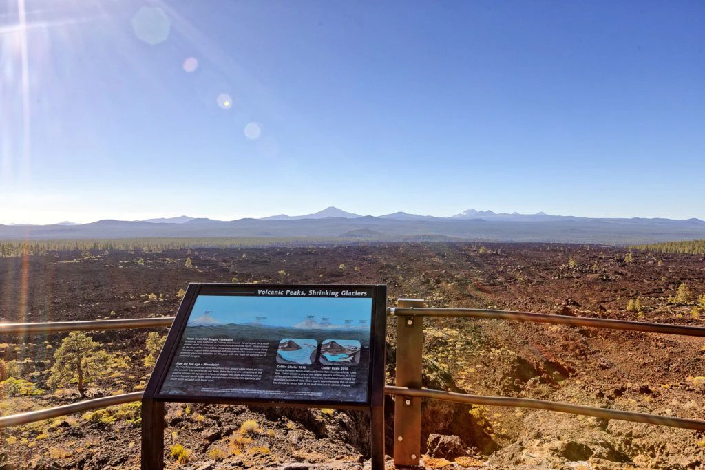 lava-butte-and-lands-visitor-center-001